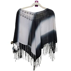 ZERO ZERO PONCHO Black and white fringes